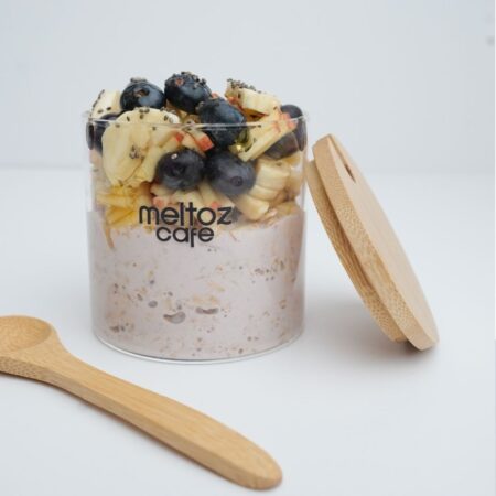 Blueberry Almond Overnight Oats | شوفان بالتوت الأزرق واللوز