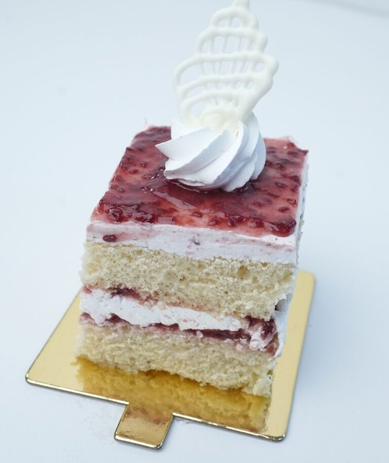 Raspberry Slice Cake | كيكة توت العليق