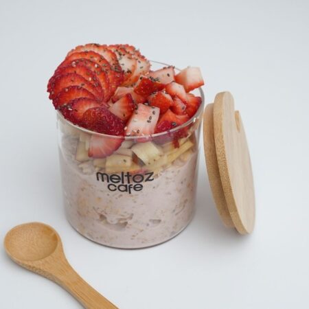 Strawberry Overnight Oats | شوفان بالفراولة