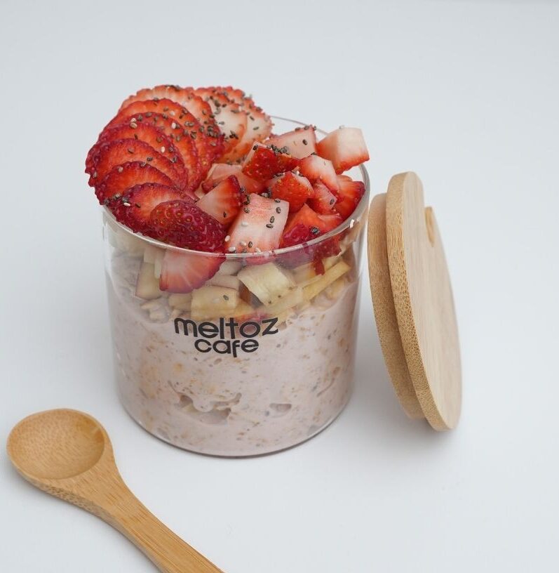 Strawberry Overnight Oats | شوفان بالفراولة