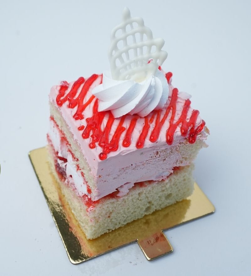 Strawberry Slice Cake | كيكة فراولة